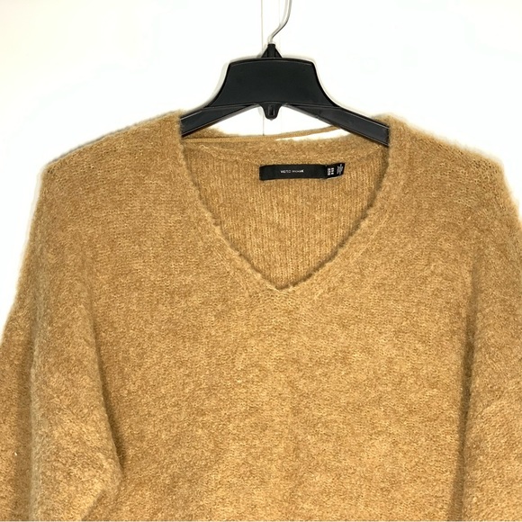 Vero Moda V-Neck Oversized Sweater Recycled Polyester Blend in Tigers Eve - Picture 5 of 14